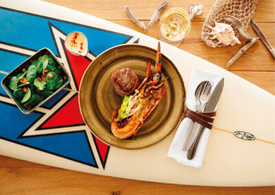 Frische Meeresfrüchte und Hummer mit hausgemachtem Dressing